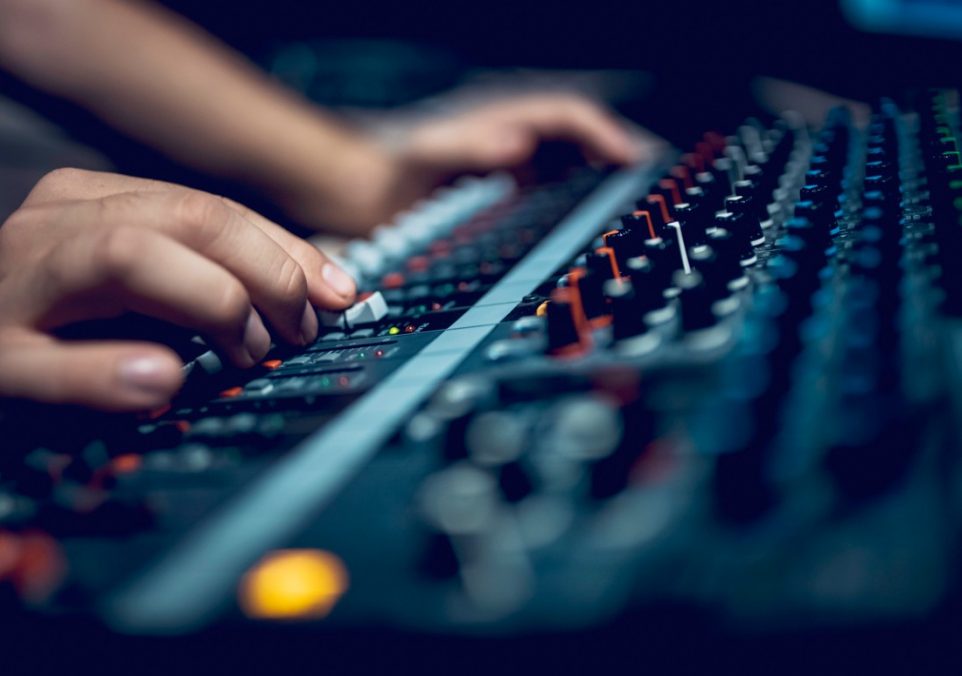 difference between audio mixer and audio interface