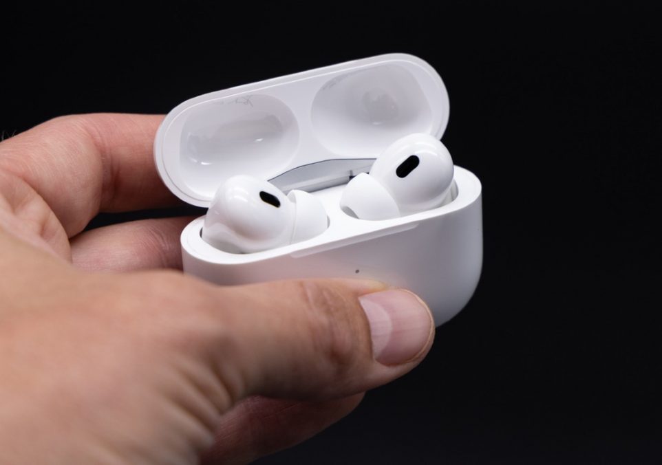 how to spot fake airpods pro