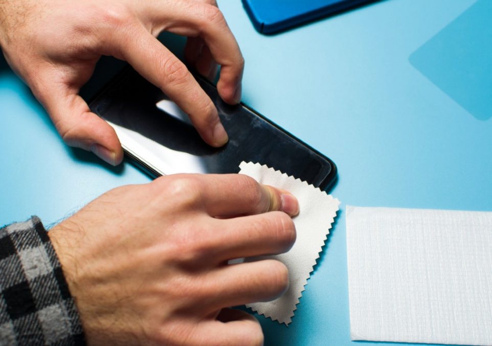 how to get air bubbles out of a screen protector