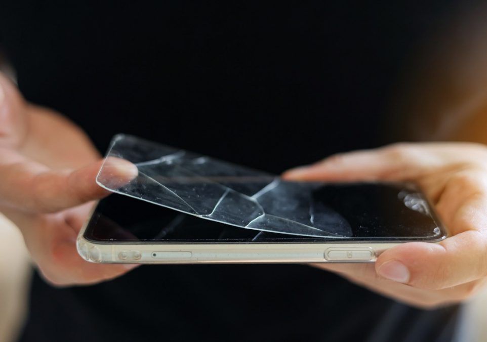 how to safely remove a screen protector